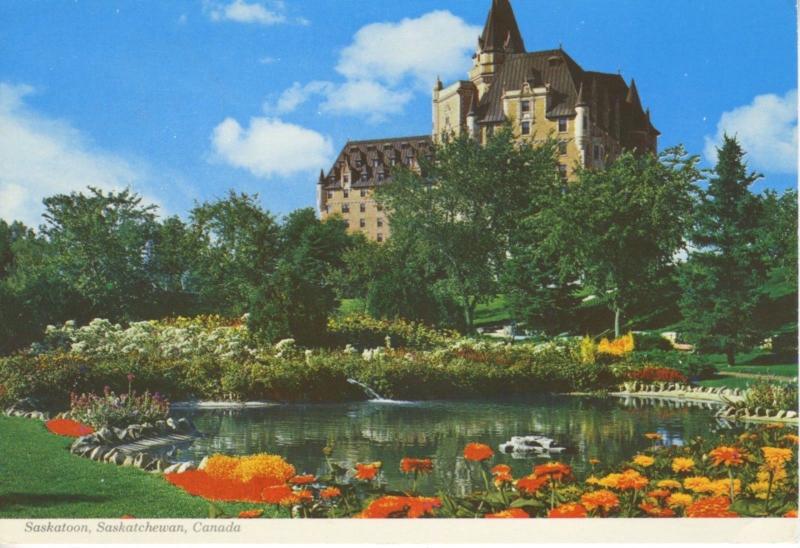 Kiwanis Park Bessborough Hotel Saskatoon SK Sask c1972 Vintage Postcard D17