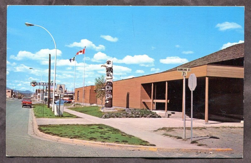 dc52 - WHITEHORSE Yukon 1970s Library. Indian Totem Pole