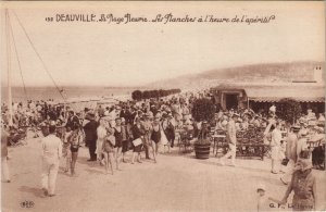 CPA Deauville Les Planches a l'heure de l'aperitif (1233390)