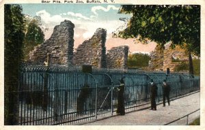 Buffalo, New York - At the Park Zoo - Watching the Bear Pits - c1920