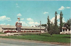 Postcard MOTEL SCENE East Cedar Rapids Iowa IA AI7360