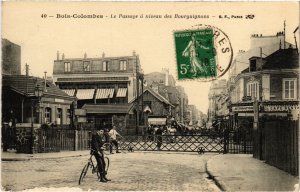 CPA Colombes Le Passage a niveau des Bourguignons (1314514)