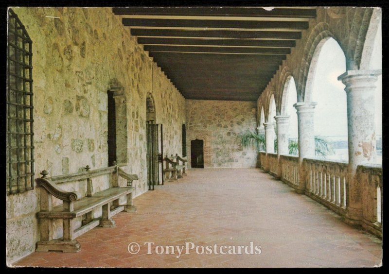 Vista de un pasilio en el Alcazar de Colon en Santo Domingo