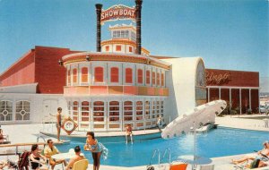 THE SHOWBOAT Casino Swimming Pool LAS VEGAS Roadside c1950s Vintage Postcard