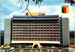 VINTAGE CONTINENTAL SIZE POSTCARD HOTEL YAOUNDE CAMEROUN