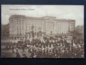 London BUCKINGHAM PALACE & GRENADIER GUARDS BAND c1915 Postcard by Aldwych