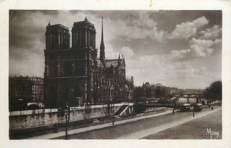 France Notre Dame de Paris unit of 2 photo postcards