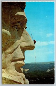 1976  Mt. Rushmore Abraham Lincoln Repair  Postcard