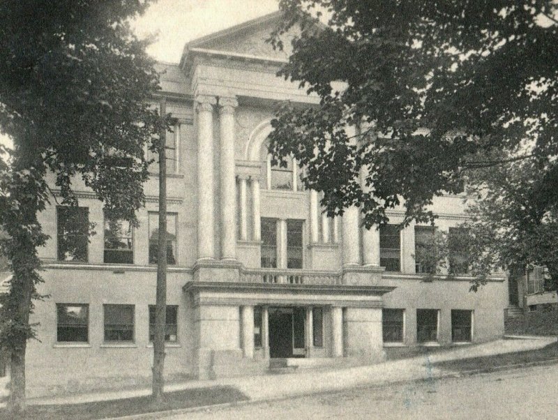 C.1905 The High School in Marietta, Ohio unused Vintage Postcard P19 