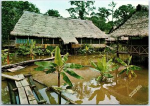 VINTAGE CONTINENTAL SIZED POSTCARD AN AMAZON LODGE AT IQUITOS PERU POSTED 1978