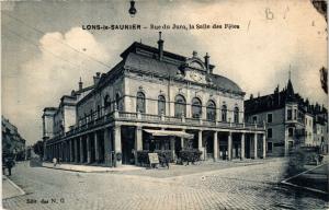 CPA LONS-le-SAUNIER Rue du Jura La Salle des Fetes (446714)