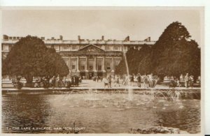 Middlesex Postcard - The Lake & Palace - Hampton Court Palace - RP  Ref TZ10515