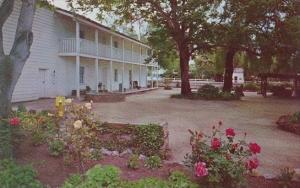 Court Yard At Castro House San Juan Bautista