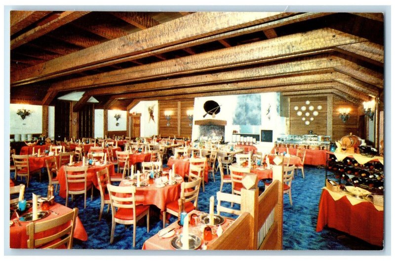 c1950's Dining Hotel Fort Garry A CN Hotel Winnipeg Manitoba Canada Postcard
