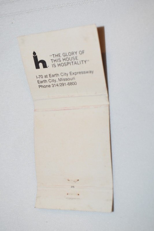Viceroy Commons St. Louis Missouri 30 Strike Matchbook Cover