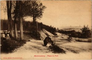 CPA MONTMORENCY - Place du Fort (107327)