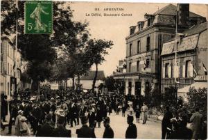 CPA Argentan Le Defile Boulevard Carnot (250045)