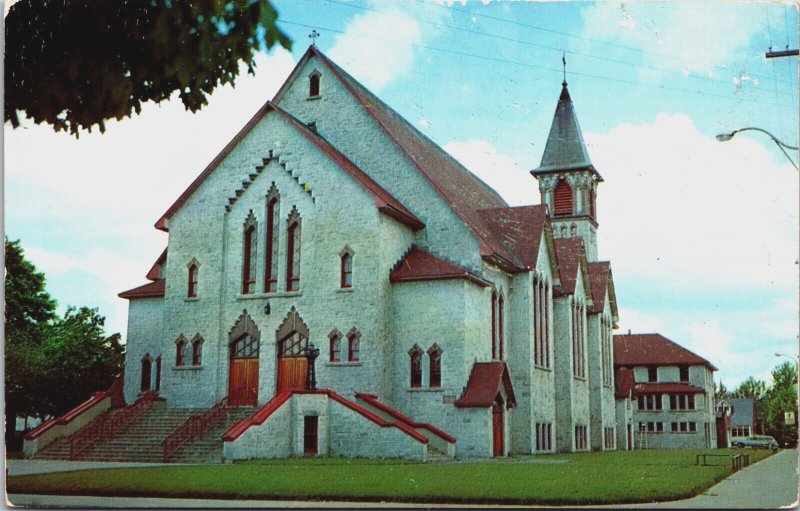 Canada Quebec Granby L'Eglise St- Benoit Church Vintage Postcard C214