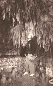 Vintage Postcard Stalactites On Ceiling & Dome-Shaped Stalagmites Blue Mounds WI