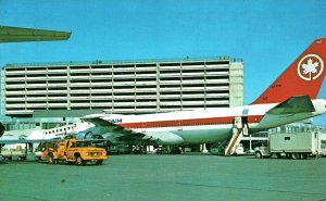 CONTINENTAL SIZE POSTCARD BOEING 747 JUMBO ON TARMAC TORONTO INT'L AIRPORT 1974