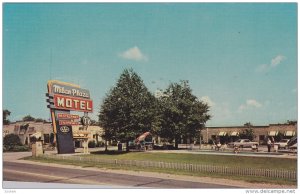 MILAN, Tennessee; Milan Plaza Motel, Classic Cars, 40-60s