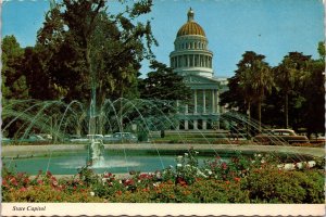 VINTAGE CONTINENTAL SIZE POSTCARD 1970s CALIFORNIA STATE CAPITOL AND FOUNTAINS
