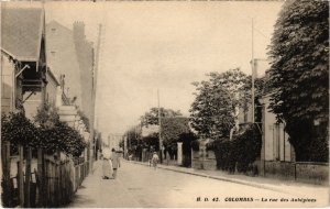 CPA COLOMBES - La rue des Aubépines (987029)