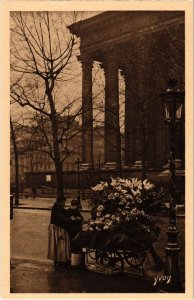 CPA PARIS Petits Metiers la marchande de fleurs Place de la Madeleine (1245630)