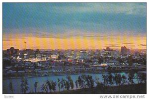 Calgary City Skyline at Sunset, Calgary, Alberta, Canada, 40-60´s