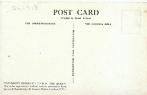 Middlesex Postcard - Hampton Court Palace - The Queen's Drawing-Room  Ref TZ7592