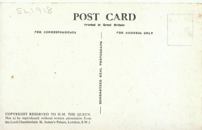 Middlesex Postcard - Hampton Court Palace - The Queen's Drawing-Room  Ref TZ7592