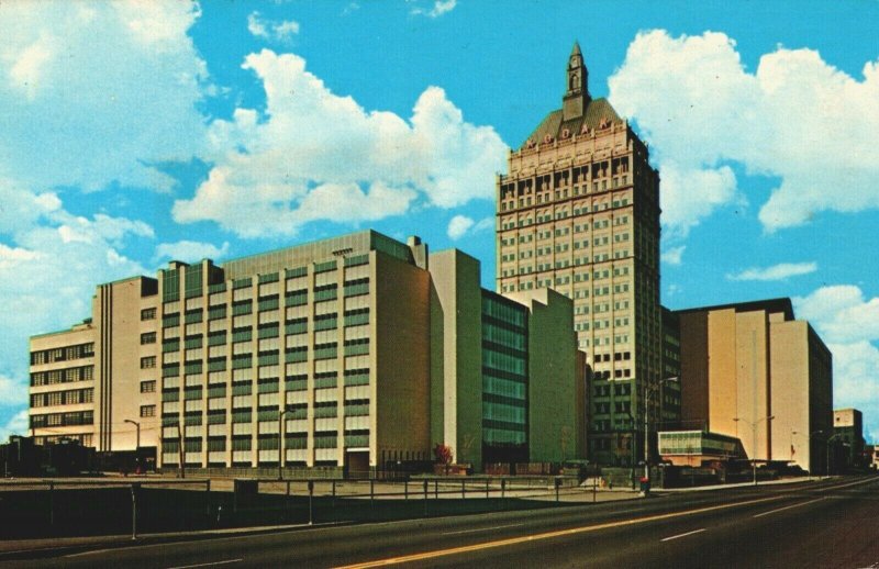 USA The 19 Story Kodak Office Tower Rochester New York Chrome Postcard 03.98