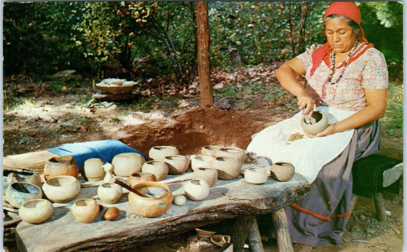 CHEROKEE, NC  OCONALUFTEE POTTER Native American INDIAN VILLAGE  1962  Postcard