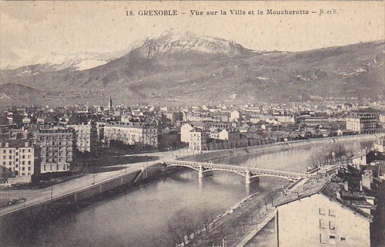 France Grenoble Vue generale la Ville et le Moucherotte