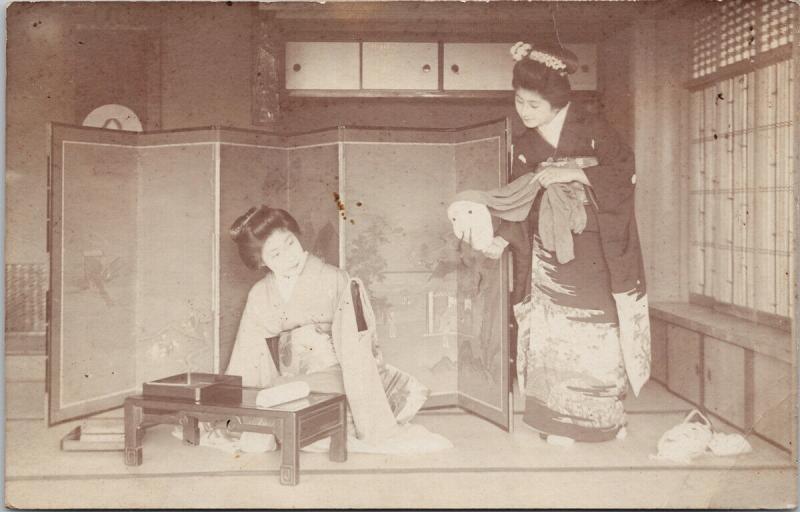 Japanese Women Unknown Location Unused Ginza Tokyo Postcard F9