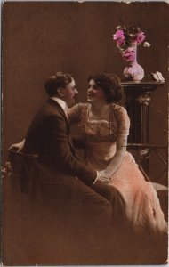 Romantic Couple In Love Vintage Postcard C049