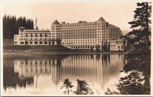 Canada Chateau Lake Louise Banff Vintage RPPC 03.82