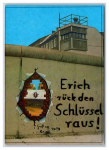 Graffiti on Berlin Wall Berlin Germany UNP Continental Postcard S16