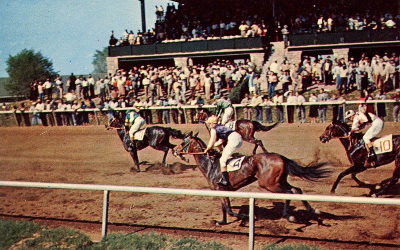 KY - Lexington. Keeneland Race Track, Horse Racing