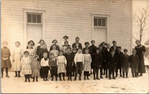 VINTAGE POSTCARD CHILDREN & TEACHERS CLASS REAL PHOTO GRAND RAPIDS MICHIGAN AZO