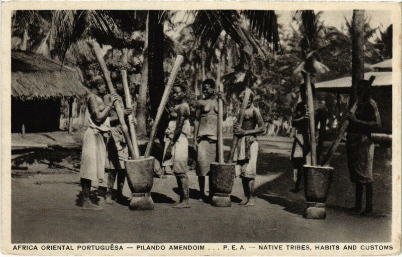 PC CPA MOZAMBIQUE, PILANDO AMENDOIM, VINTAGE POSTCARD (b20831)