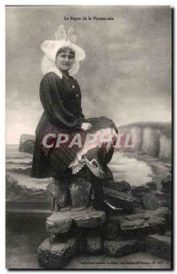 Old Postcard The Rest of Women Walk Folklore Costume