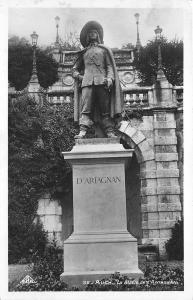 B2739 France Auch La Statue de D Artagnan PPC  front/back scan