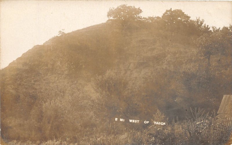 J11/ Tabor Iowa RPPC Postcard c1910 Geology Cliff Rocks 8Miles West 85