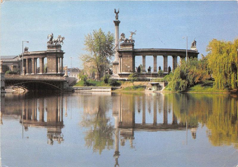 B28022 Budapest MIllennium Monument with the Lake of City Park Hungary