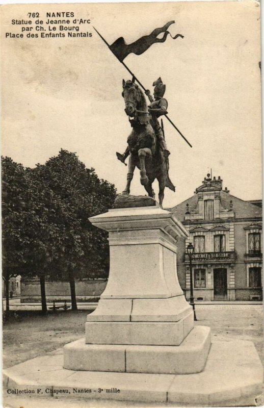 CPA NANTES - Statue de Jeanne d'Arc par Ch. le Bourg Place des Enfants (223155)