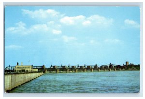 Vintage Roller Dam Mississippi River Davenport Iowa. Postcard P148