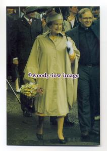 pq0113 - Queen Elizabeth at Basford , Nottingham 1990 - postcard