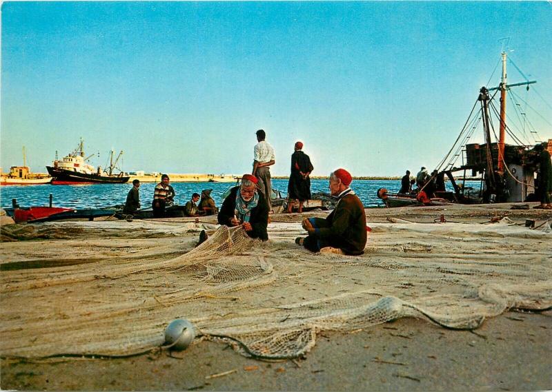 Tunisia net fishermen in the Sousse harbour