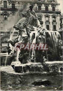 Postcard Modern Lyon Place Bellecour Fontaine Bartholdi